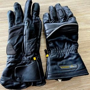 Men’s black all-leather motorcycle gloves. Fleece interior.